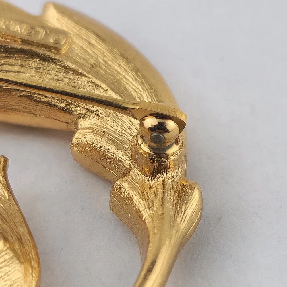 Monet Vintage Gold Tone Swirl Leaf Brooch Textured Brushed Botanical Pin‎
